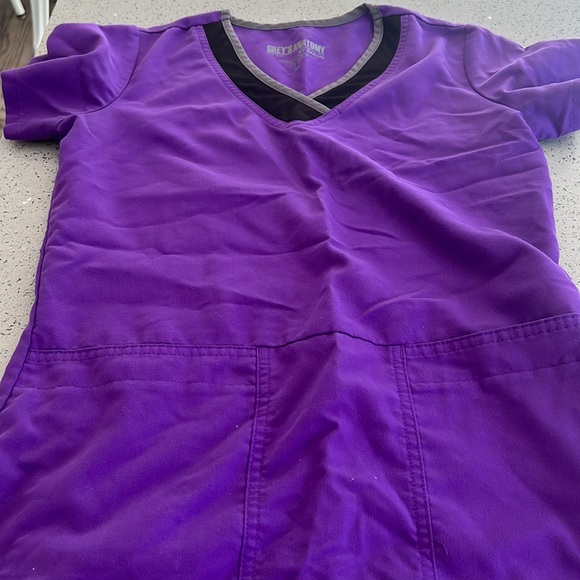 Greys Anatomy Scrub Top - Picture 2 of 3